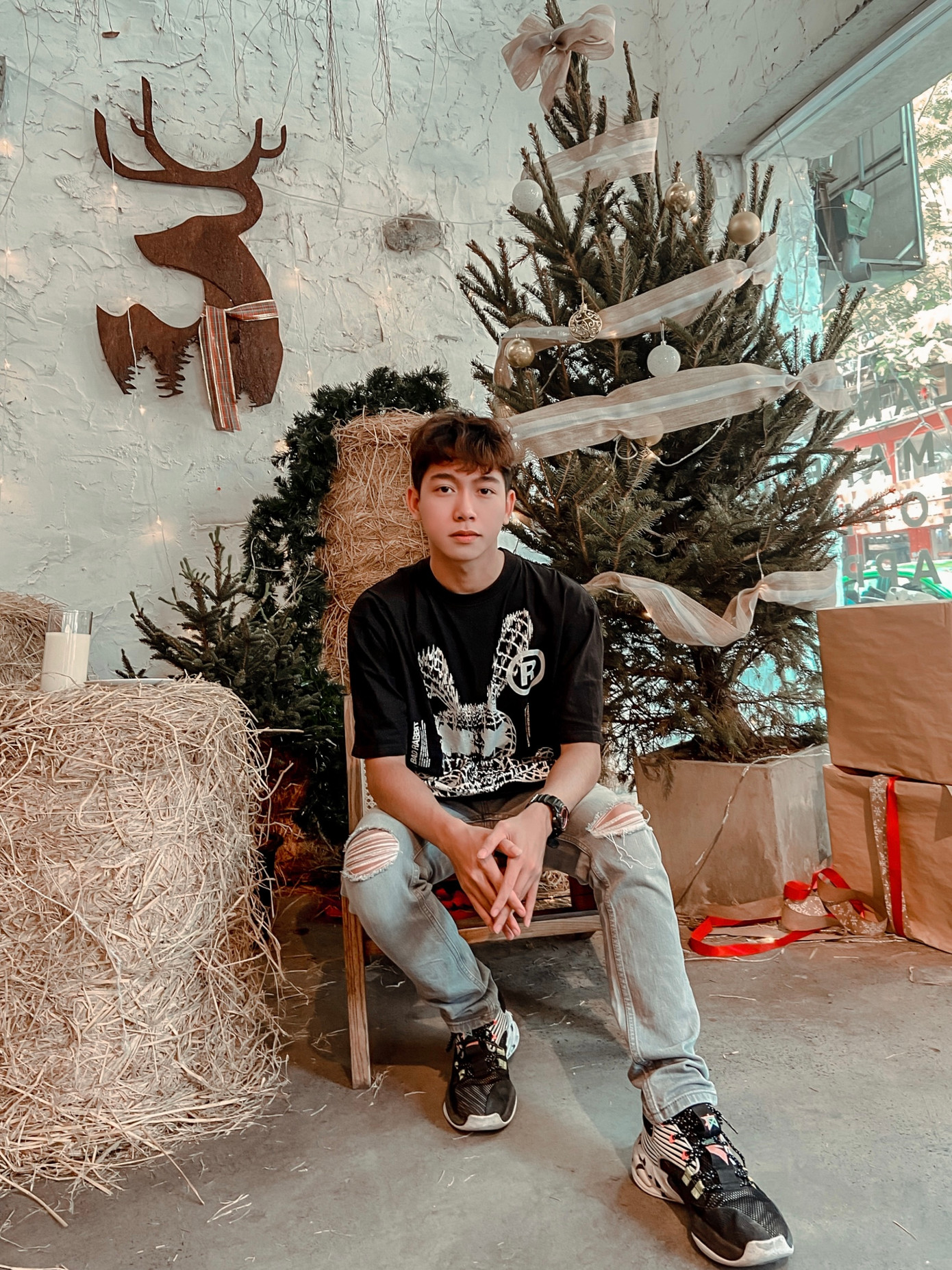 Đoàn Bảo Khánh, sinh năm 2003, là sinh viên năm 2 ngành Sư phạm Toán tại Trường Đại học Thủ đô Hà Nội. Đoàn Bảo Khánh, sinh năm 2003, là sinh viên năm 2 ngành Sư phạm Toán tại Trường Đại học Thủ đô Hà Nội.