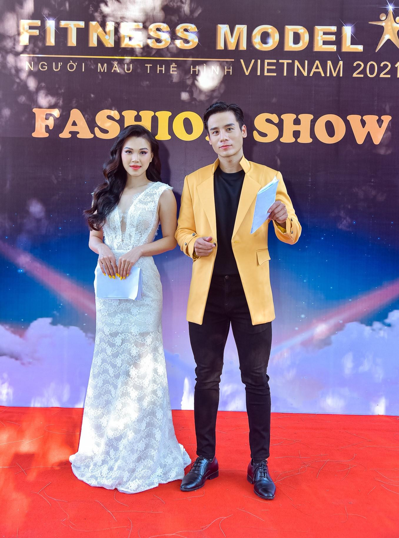 Hai MC cầm trịch chương trình chính là Nam vương Thế giới Cao Xuân Tài và Hoa hậu Châu Á Yến Trang. Hai MC cầm trịch chương trình chính là Nam vương Thế giới Cao Xuân Tài và Hoa hậu Châu Á Yến Trang.