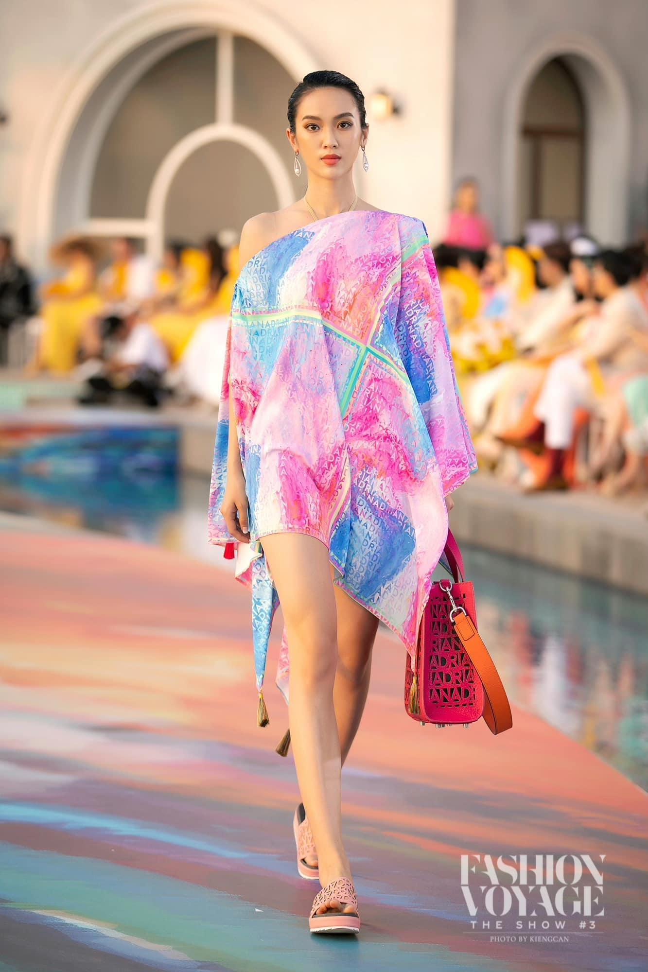 Vũ Quỳnh là gương mặt được nhiều nhãn hàng, nhà thiết kế nổi tiếng lựa chọn. Vũ Quỳnh là gương mặt được nhiều nhãn hàng, nhà thiết kế nổi tiếng lựa chọn.