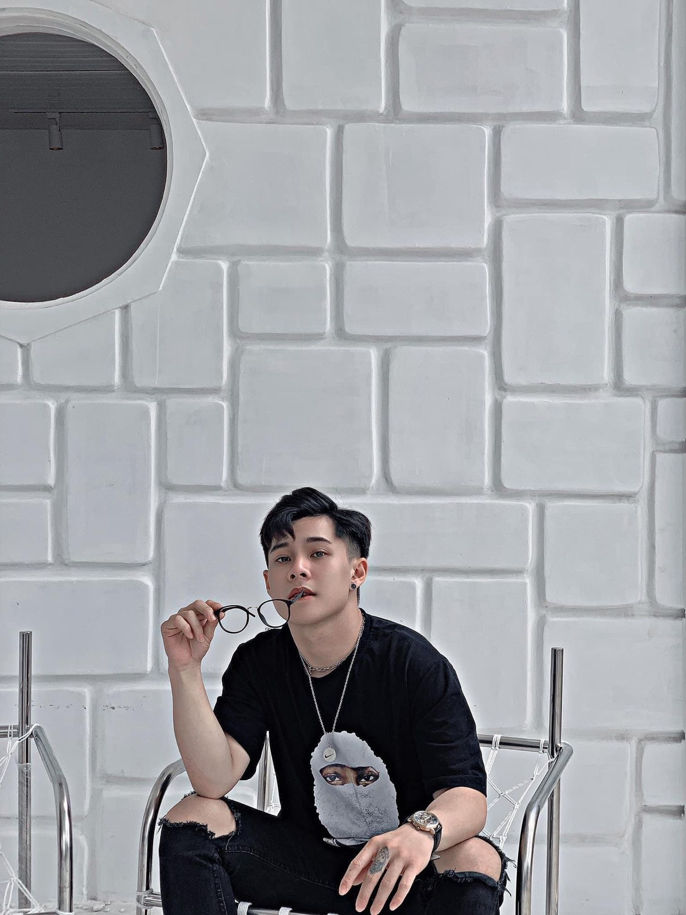 Đừng quá để tâm vẻ bề ngoài mà quên đi giá trị khác cũng cần được nuôi dưỡng và vun đắp.