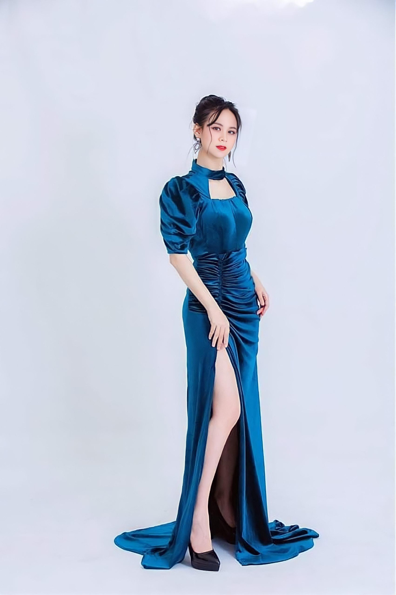 Nữ ca sĩ sinh năm 1991 khẳng định, cô sẽ đi lên bằng năng lực chứ không đánh đổi bằng bất cứ điều gì.