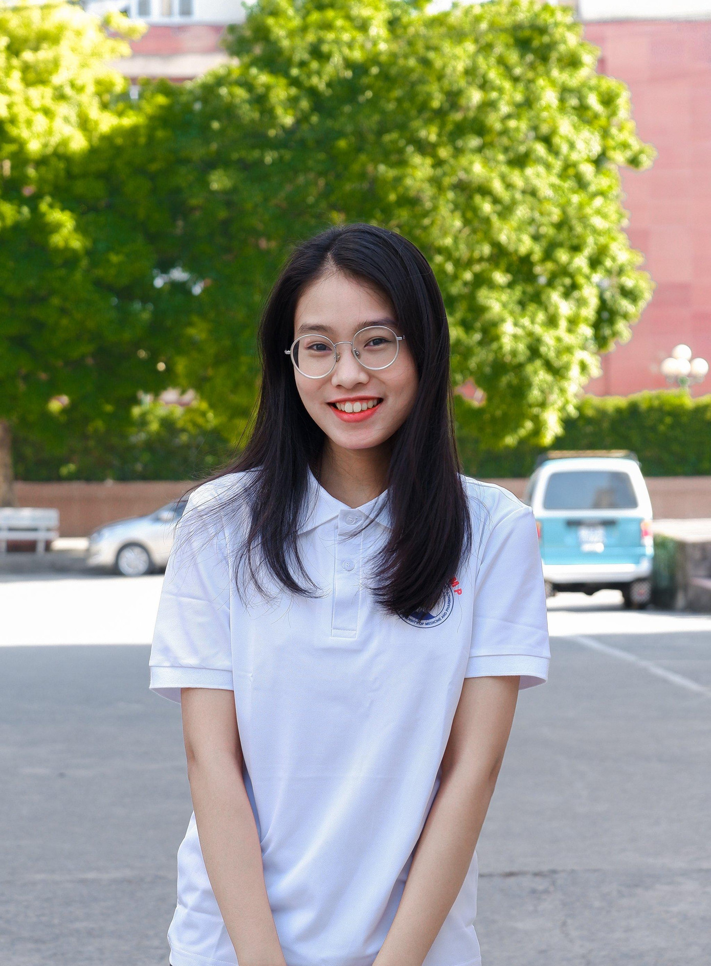 Hương Hạnh hiện đang là sinh viên chuyên ngành Y khoa tại Trường Đại học Y – Dược, Đại học Thái Nguyên. Hương Hạnh hiện đang là sinh viên chuyên ngành Y khoa tại Trường Đại học Y – Dược, Đại học Thái Nguyên.