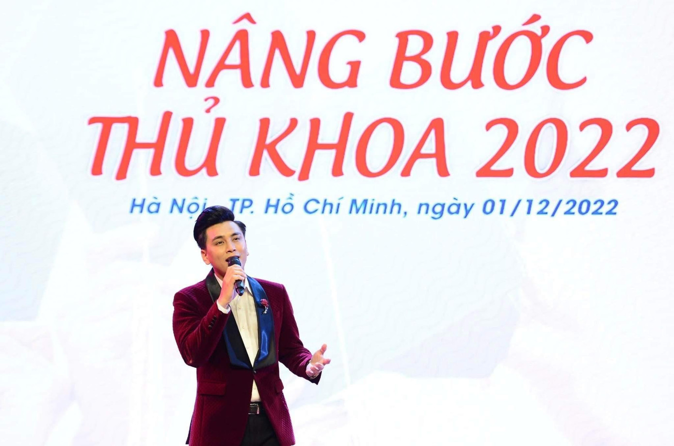 Vũ Quang Thiện tại lễ trao học bổng Nâng bước thủ khoa 2022. Ảnh: Như Ý Vũ Quang Thiện tại lễ trao học bổng Nâng bước thủ khoa 2022. Ảnh: Như Ý