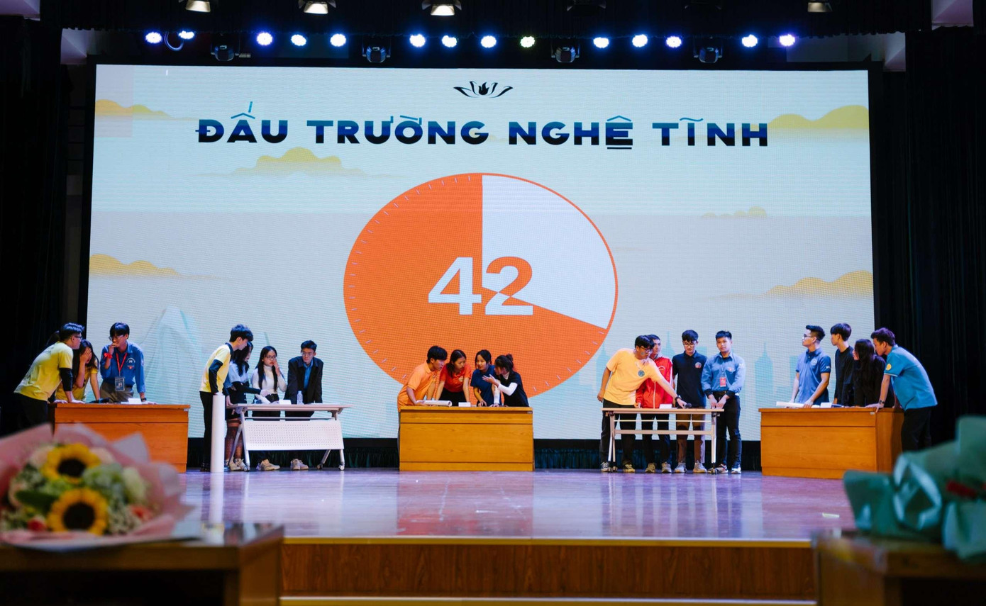 Hình ảnh các đội tham gia cuộc thi " Đấu trường Nghệ Tĩnh".