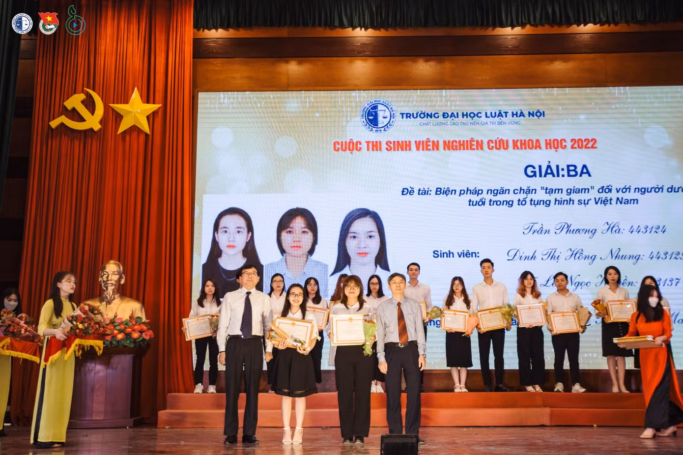 Nữ sinh viên đã xuất sắc giành Giải Ba cấp Trường Cuộc thi “Sinh viên Nghiên cứu khoa học 2022” của trường Đại học Luật Hà Nội.