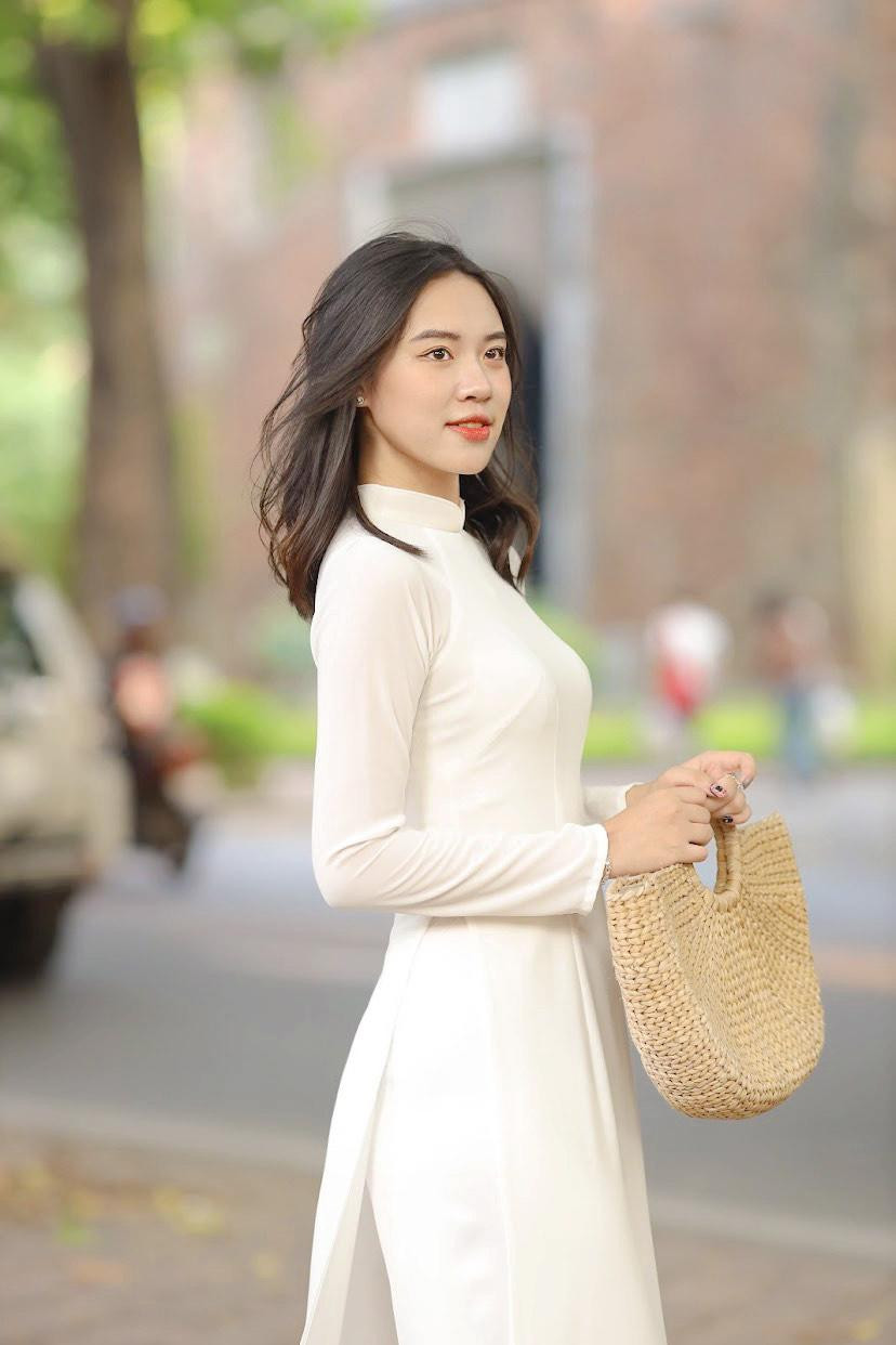 Vũ Nguyễn Quỳnh Trang (sinh năm 2002) đang là sinh viên khoa Đầu tư của trường Đại học Kinh tế Quốc dân.