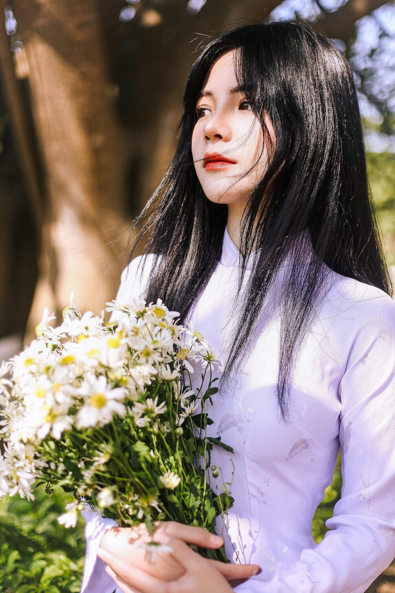 Vy luôn chăm chỉ làm thêm để phục vụ mục tiêu lớn là con đường âm nhạc của mình. Vy luôn chăm chỉ làm thêm để phục vụ mục tiêu lớn là con đường âm nhạc của mình.