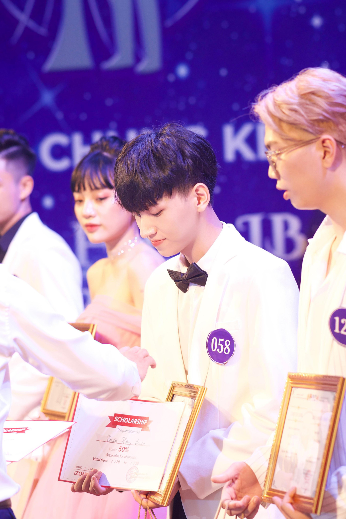 Trần Hồng Quân trong đêm Chung kết Cuộc thi The Face IB 2022. Trần Hồng Quân trong đêm Chung kết Cuộc thi The Face IB 2022.