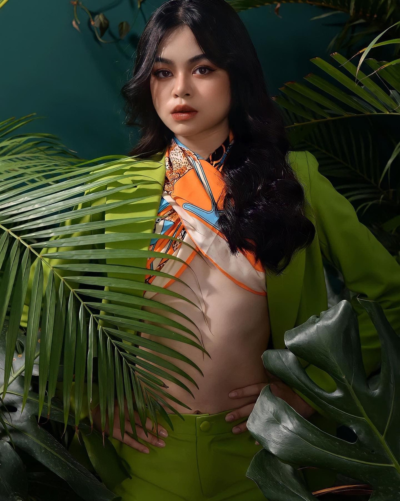 Hiện, Hà Phương còn được biết đến là người mẫu tự do.