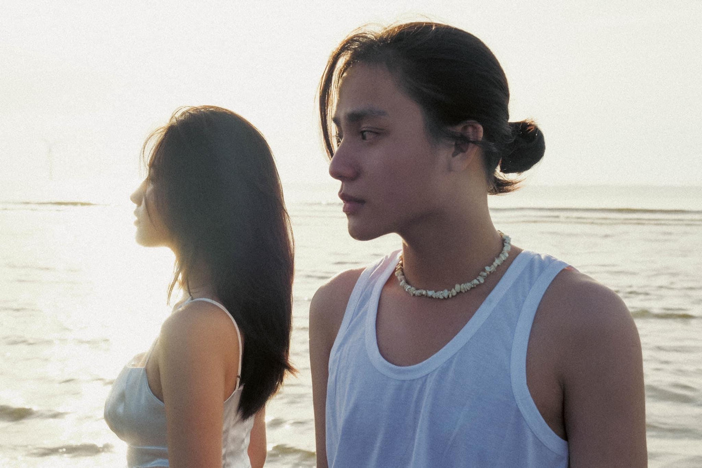 Lê Minh được mọi người biết đến qua những bộ ảnh chân dung, couple mang phong cách đậm chất điện ảnh Hong Kong.