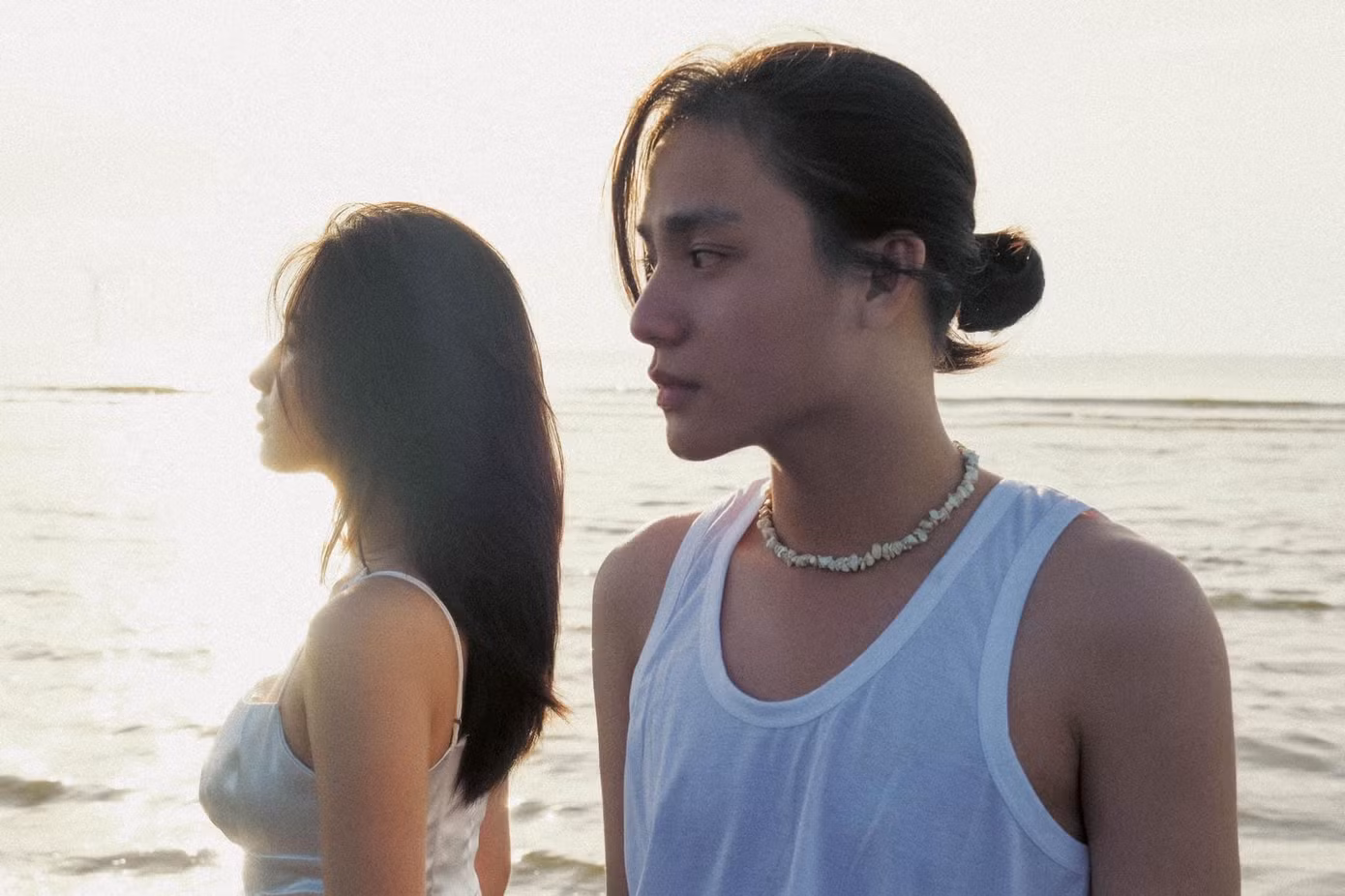 Lê Minh được mọi người biết đến qua những bộ ảnh chân dung, couple mang phong cách đậm chất điện ảnh Hong Kong.