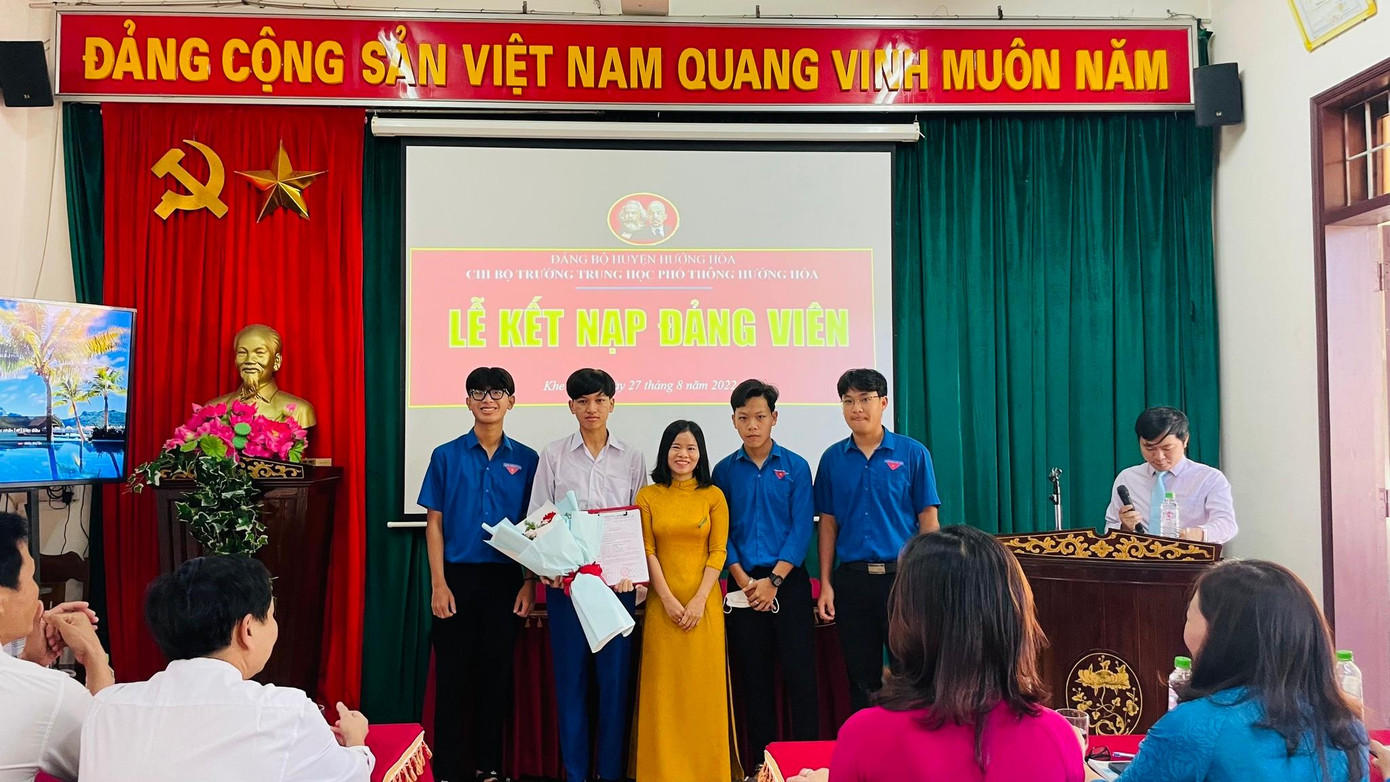 Được vào Đảng chính là nguồn động lực để Hoàng Phú tiếp tục phấn đấu trong học tập và rèn luyện để khi ra trường trở thành người có ích, được cống hiến cho xã hội, xứng đáng với sự tin yêu, gửi gắm của các thầy cô và những thế hệ đi trước.