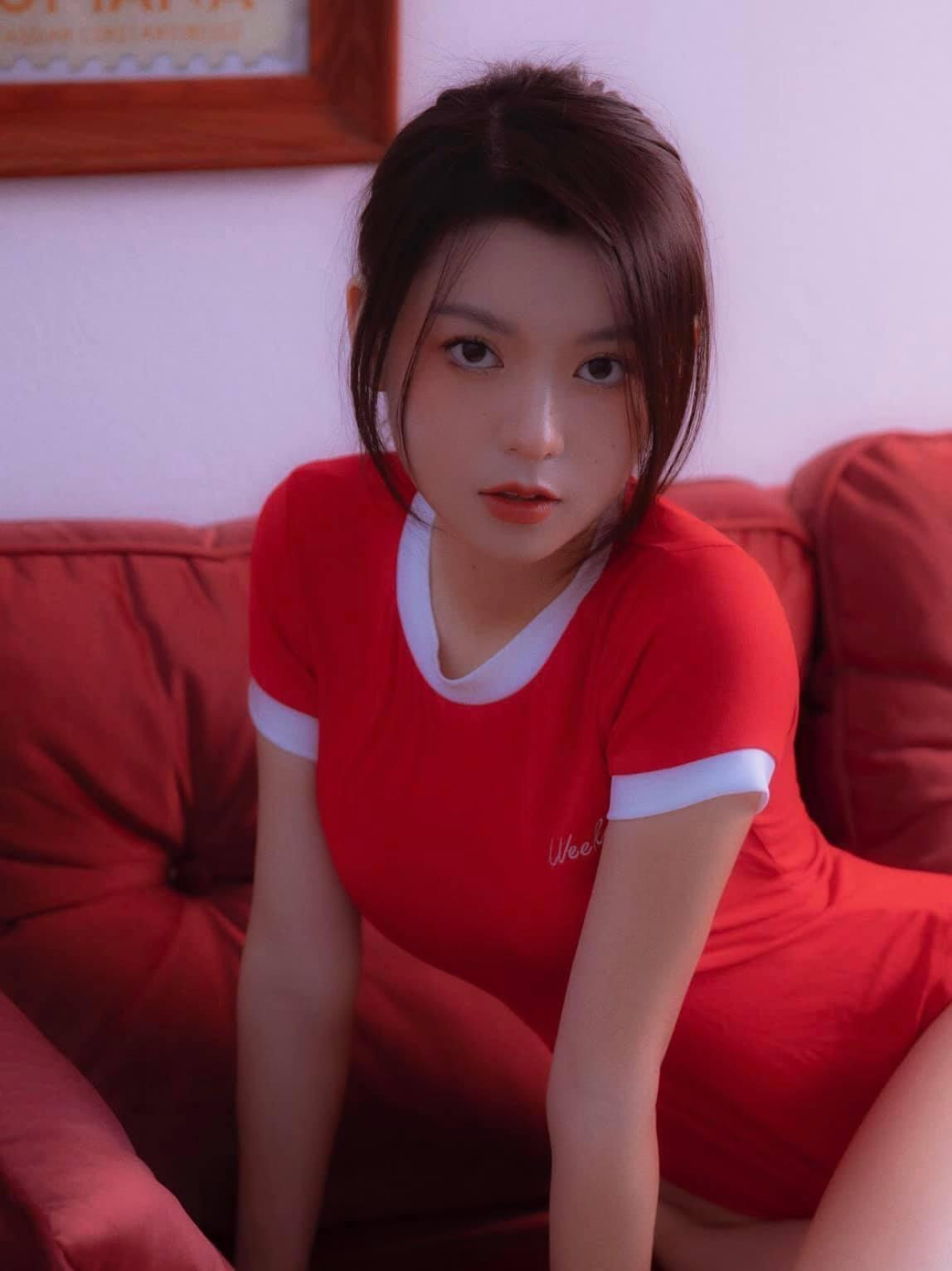 Kim chỉ nam của cô nàng trong cuộc sống là: “Làm những gì bạn yêu, yêu những gì bạn làm”.