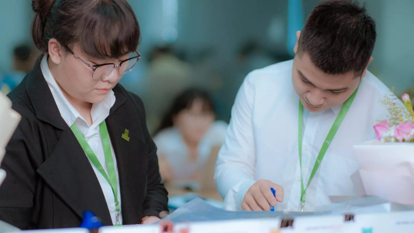 Sinh viên nên mạnh dạn đàm phán, đề xuất với nhà tuyển dụng việc tăng lương, nếu cảm thấy mức lương nhận được chưa phù hợp, chưa xứng đáng với công việc đang làm (Ảnh minh họa). Sinh viên nên mạnh dạn đàm phán, đề xuất với nhà tuyển dụng việc tăng lương, nếu cảm thấy mức lương nhận được chưa phù hợp, chưa xứng đáng với công việc đang làm (Ảnh minh họa).