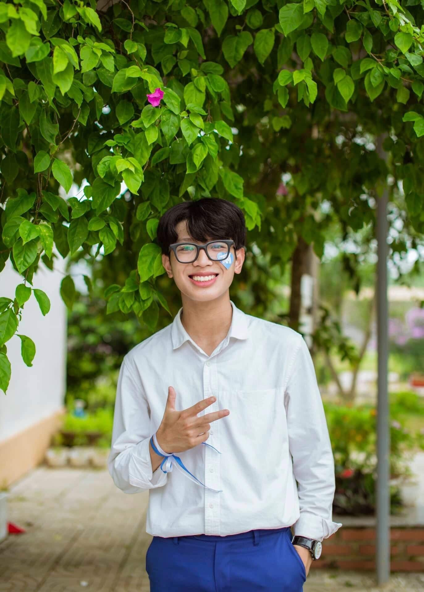 Hồ Gia Huy (THPT Hướng Hóa, Quảng Trị) vừa hoàn thành kỳ thi THPT 2022. Hồ Gia Huy (THPT Hướng Hóa, Quảng Trị) vừa hoàn thành kỳ thi THPT 2022.