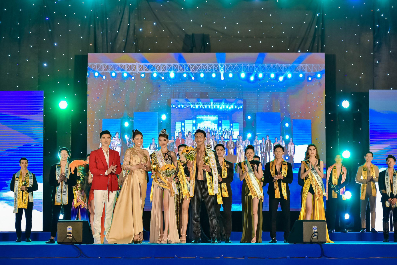 Danh hiệu 4th Runner Up VFM 2021 được trao cho thí sinh Lương Minh Phát (SBD 22 sinh năm 1996, Tp .HCM) &amp; Nguyễn Thị Mỹ Hương (SBD 33 sinh năm 1999, Bến Tre).