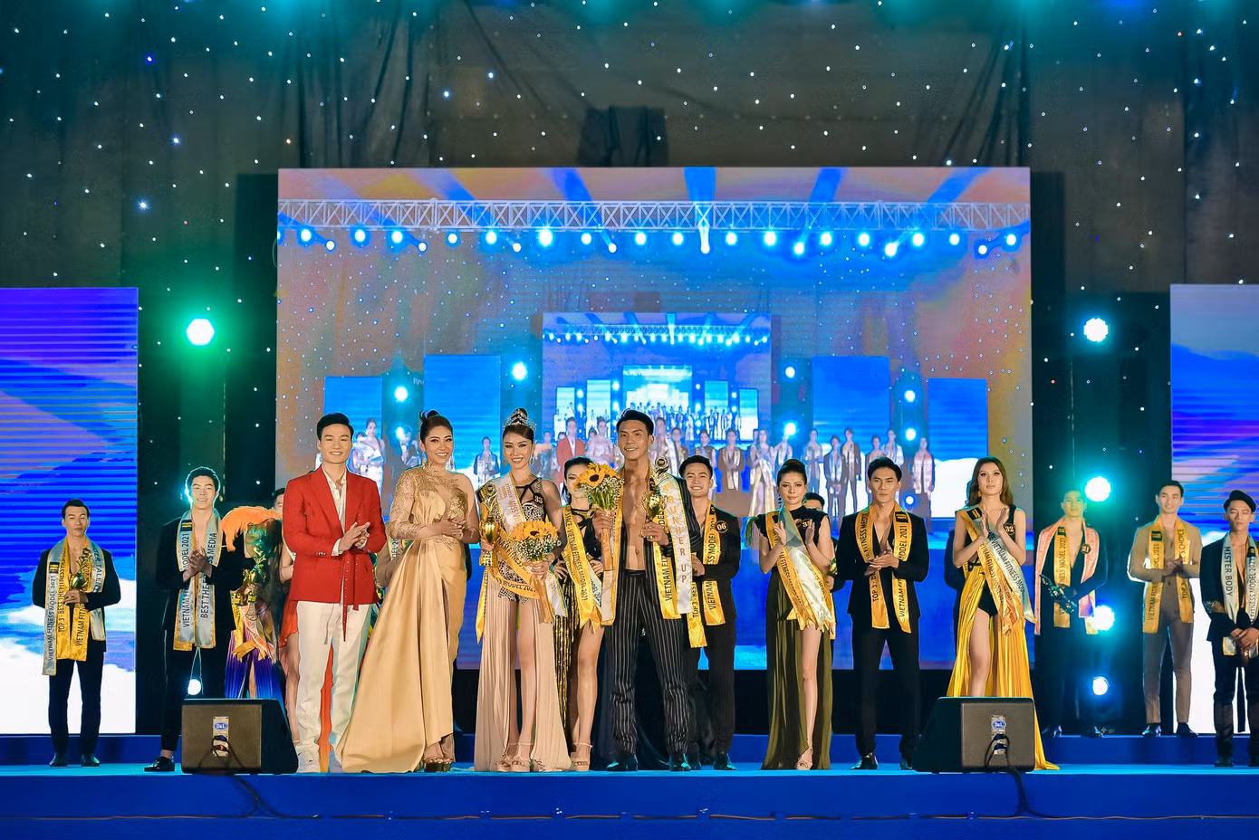 Danh hiệu 4th Runner Up VFM 2021 được trao cho thí sinh Lương Minh Phát (SBD 22 sinh năm 1996, Tp .HCM) &amp; Nguyễn Thị Mỹ Hương (SBD 33 sinh năm 1999, Bến Tre).