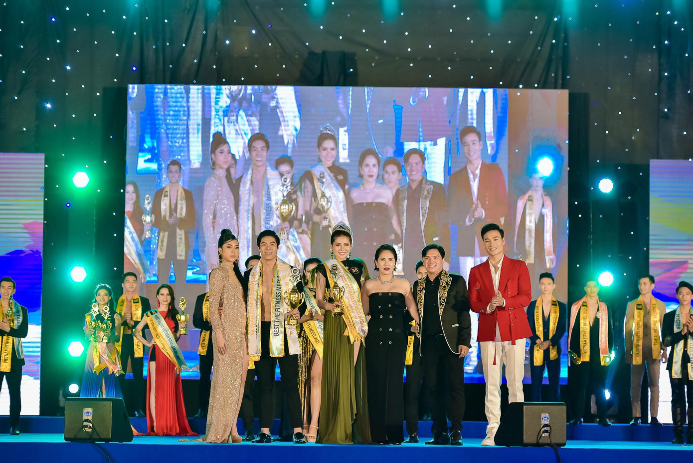 Danh hiệu 2nd Runner Up được trao cho thí sinh Ngô Hoàng Phi Việt (SBD 15 sinh năm 1997, TP.HCM) &amp; Nguyễn Kim Phụng (SBD 35 sinh năm 1993, Đồng Nai).