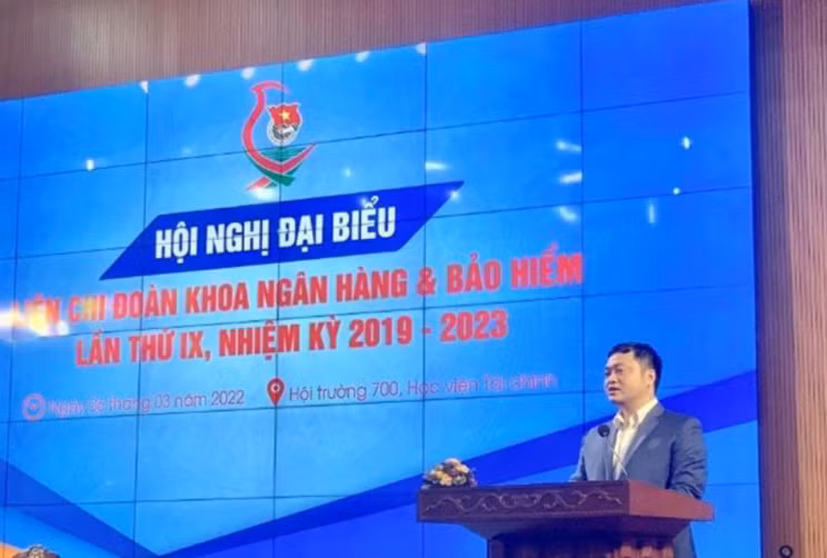 TS. Lưu Hữu Đức - Uỷ viên BCH Thành đoàn Hà Nội, Bí thư Đoàn TNCS Hồ Chí Minh Học viện Tài chính phát biểu tại Hội nghị.