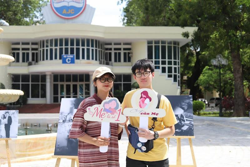 Những hoạt động như check in nhận quà…