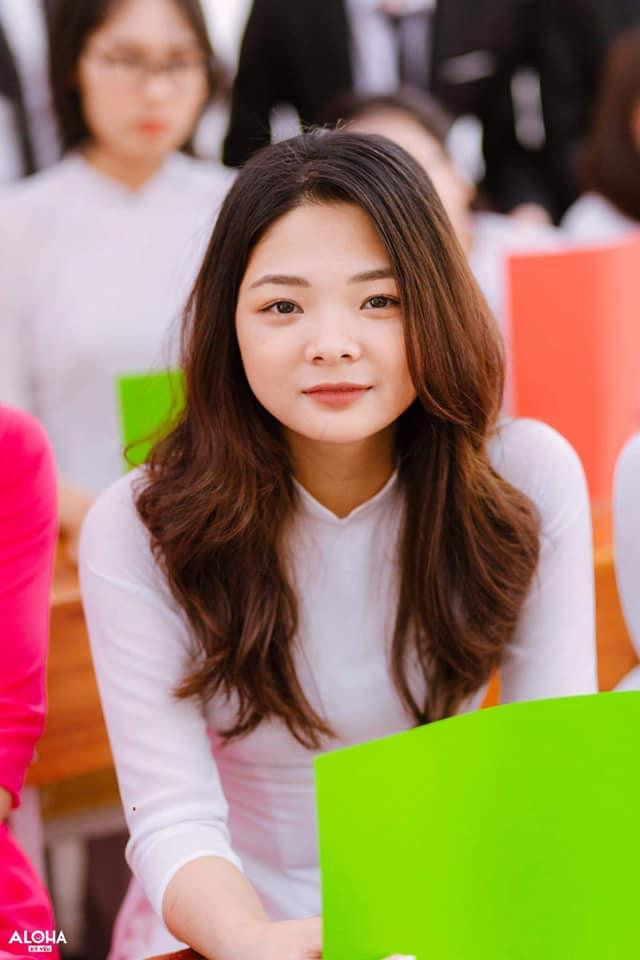 Ngay từ nhỏ Ngọc Anh đã xác định sẽ phấn đấu trở thành người giỏi, thậm chí phải luôn giỏi hơn người khác. Ngay từ nhỏ Ngọc Anh đã xác định sẽ phấn đấu trở thành người giỏi, thậm chí phải luôn giỏi hơn người khác.