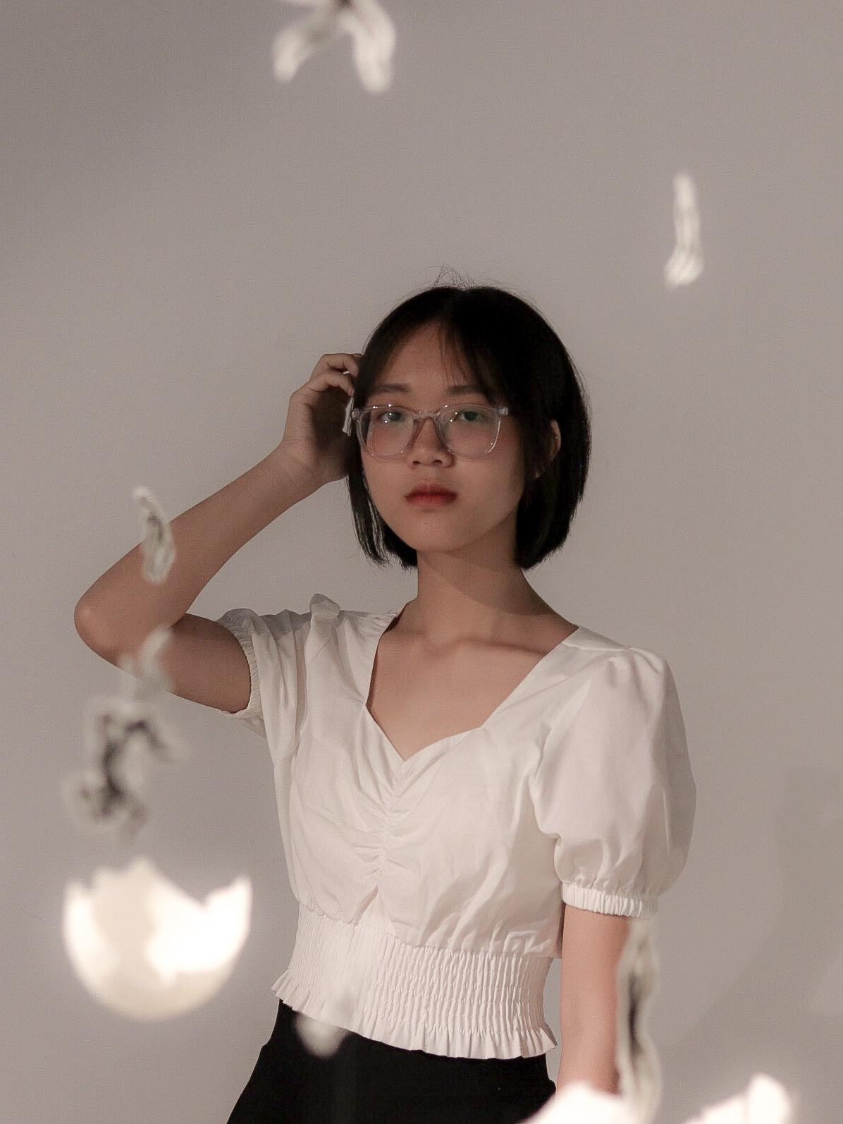 Hương Trà nhận ra rằng, khoảng thời gian còn được sống với bố mẹ chính là khoảng thời gian hạnh phúc và vô tư nhất.