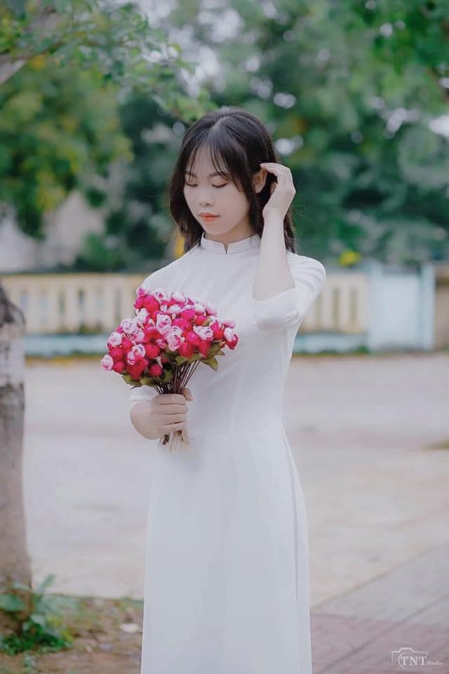 Nguyễn Linh (sinh năm 2004) sinh ra và lớn lên tại Thanh Hóa. Nguyễn Linh (sinh năm 2004) sinh ra và lớn lên tại Thanh Hóa.