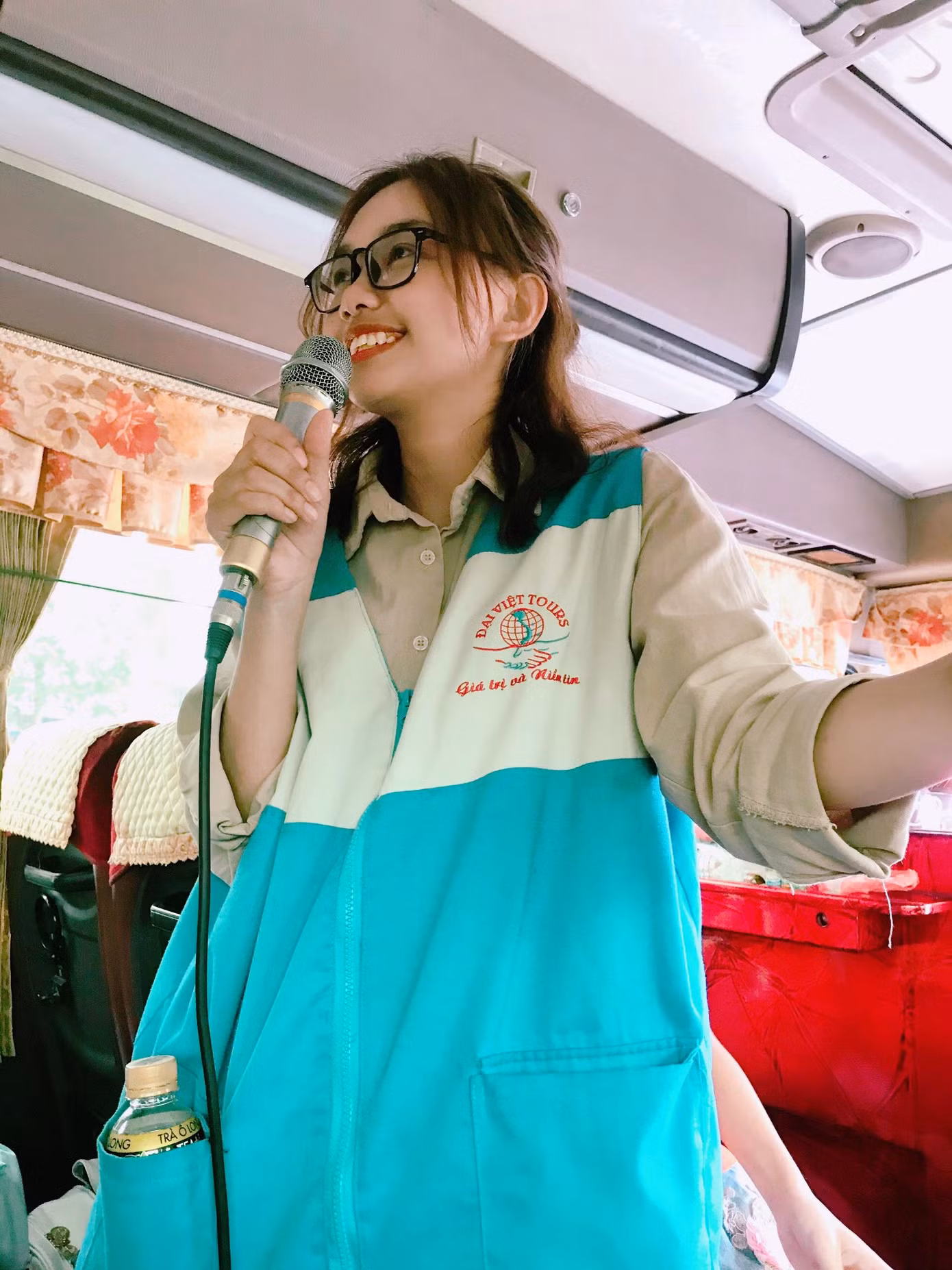 Nhiều hôm cô chỉ được ngủ vài tiếng vì sáng phải dậy sớm để đi dẫn tour.