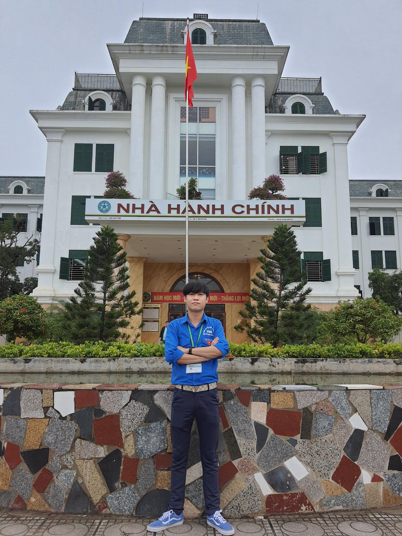 Nguyễn Đình Quang (sinh năm 2000) là lớp trưởng K63ENGD, khoa Sư phạm &amp; Ngoại ngữ, Học viện Nông nghiệp Việt Nam.