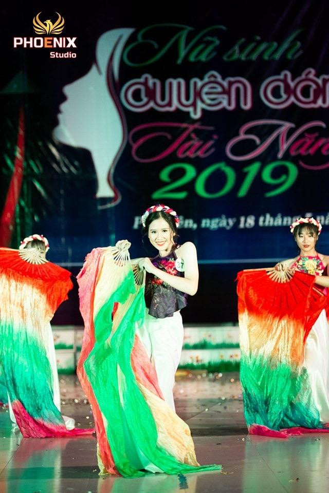Phần thi Tài năng của Tú Tâm tại cuộc thi Nữ sinh Duyên dáng - Tài năng tỉnh Phú Yên 2019. Phần thi Tài năng của Tú Tâm tại cuộc thi Nữ sinh Duyên dáng - Tài năng tỉnh Phú Yên 2019.