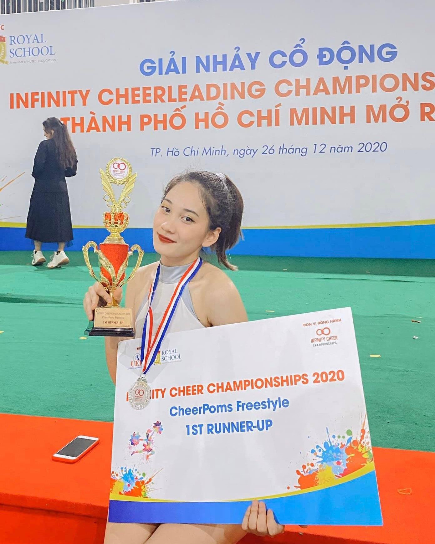 Chiếc cúp bạc ICC 2020 chính là một kỷ niệm đáng nhớ trong hành trình của Tú Anh tại Rumbo Cheerleading Squad. Chiếc cúp bạc ICC 2020 chính là một kỷ niệm đáng nhớ trong hành trình của Tú Anh tại Rumbo Cheerleading Squad.