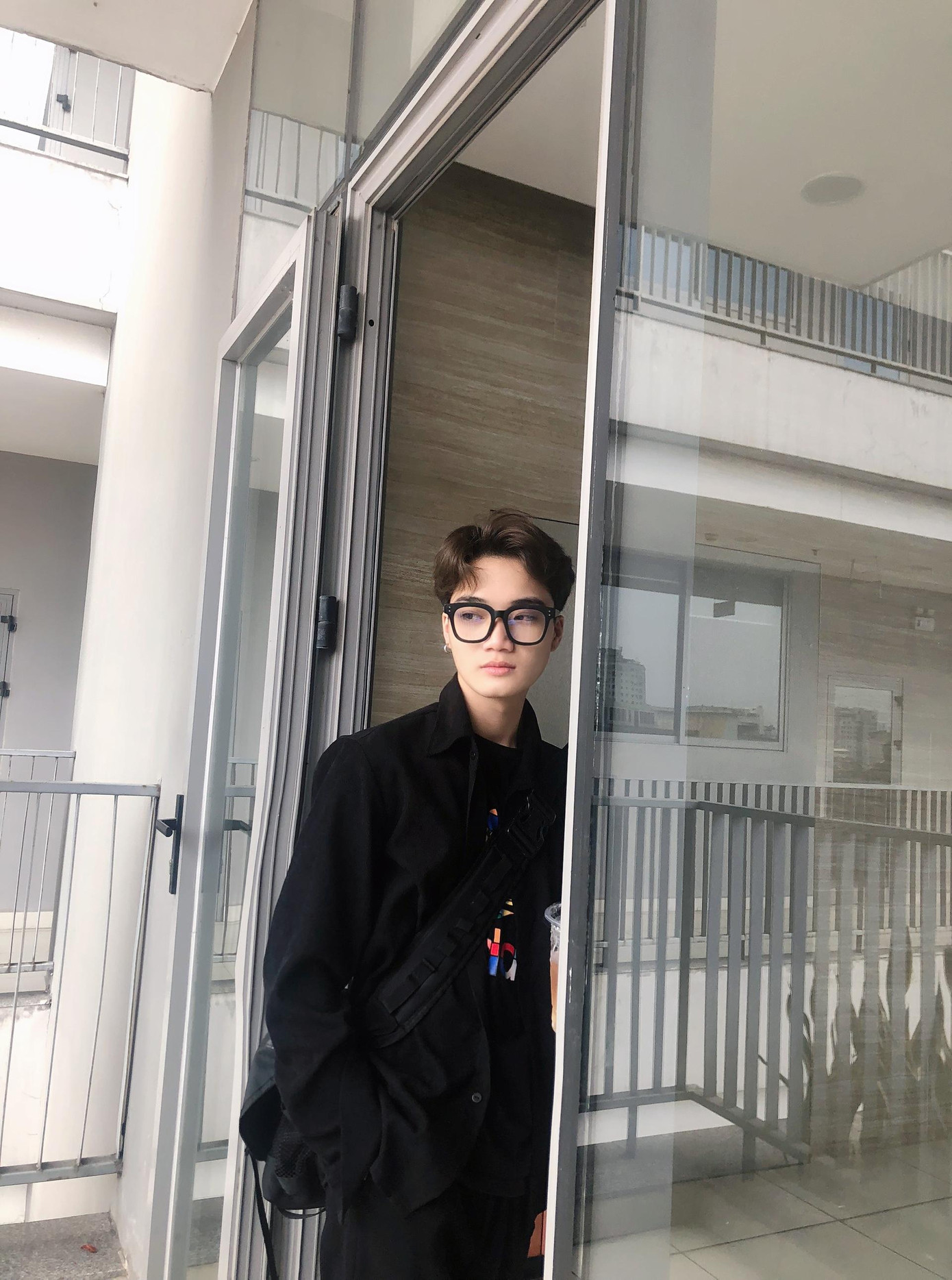 Việt Anh tâm niệm rằng: “Tuổi trẻ, ta hãy cháy hết mình với đam mê, mình còn trẻ, còn sức khỏe thì hãy cứ theo đuổi, đừng chờ đợi, đừng trì hoãn vì có thể sẽ bỏ lỡ mất hành trình trải nghiệm thú vị nhất trong cuộc đời.”