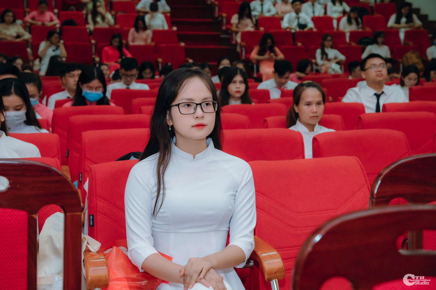 Hồng Hạnh may mắn và tự hào khi được đứng trong hàng ngũ của Đảng Cộng sản Việt Nam ngay khi vừa tròn 18 tuổi. Hồng Hạnh may mắn và tự hào khi được đứng trong hàng ngũ của Đảng Cộng sản Việt Nam ngay khi vừa tròn 18 tuổi.