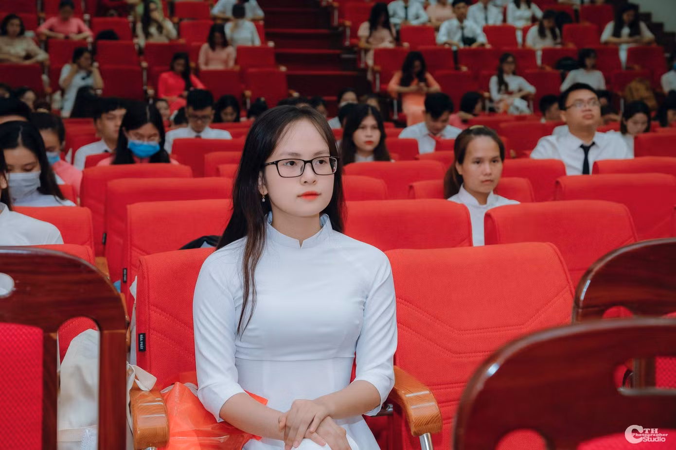 Hồng Hạnh may mắn và tự hào khi được đứng trong hàng ngũ của Đảng Cộng sản Việt Nam ngay khi vừa tròn 18 tuổi.
