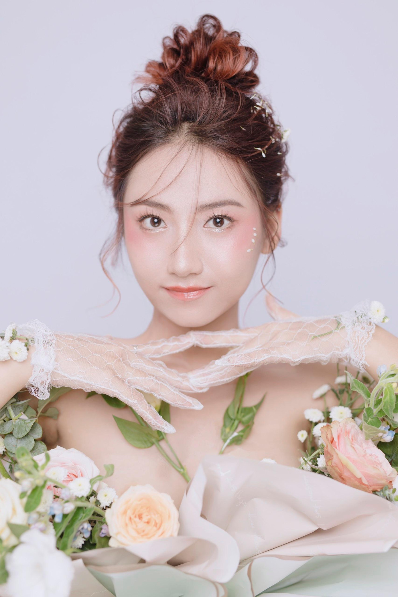 Lê Phương Hà (sinh năm 2003) đang là sinh viên chuyên ngành Quan hệ Công chúng Trường Đại học Ngoại ngữ - Tin học Thành phố Hồ Chí Minh.