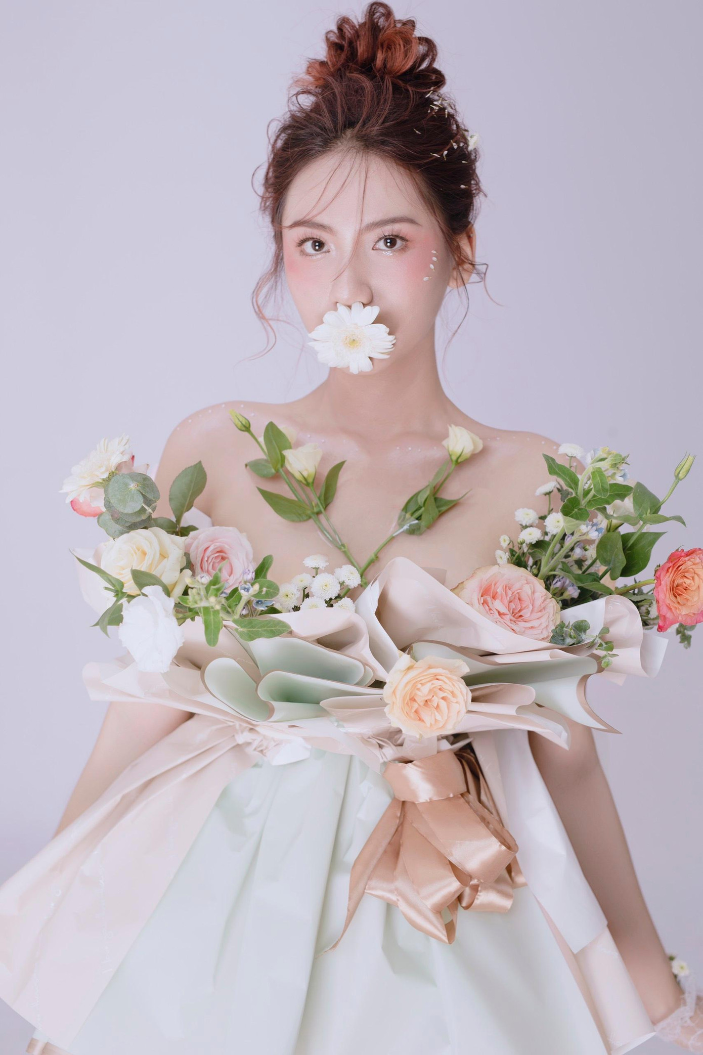 Bên cạnh công việc học, Phương Hà còn được biết đến với vai trò là một người mẫu ảnh tự do.