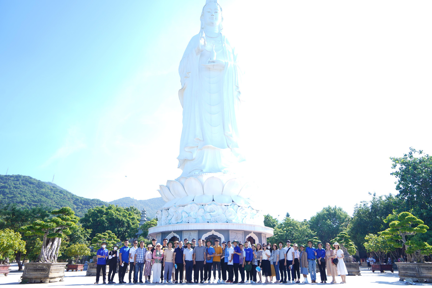 Hoạt động trải nghiệm thực tiễn quản lý nhà nước về du lịch, và quản trị dịch vụ du lịch lữ hành tại các địa điểm du lịch Đà Nẵng. Hoạt động trải nghiệm thực tiễn quản lý nhà nước về du lịch, và quản trị dịch vụ du lịch lữ hành tại các địa điểm du lịch Đà Nẵng.