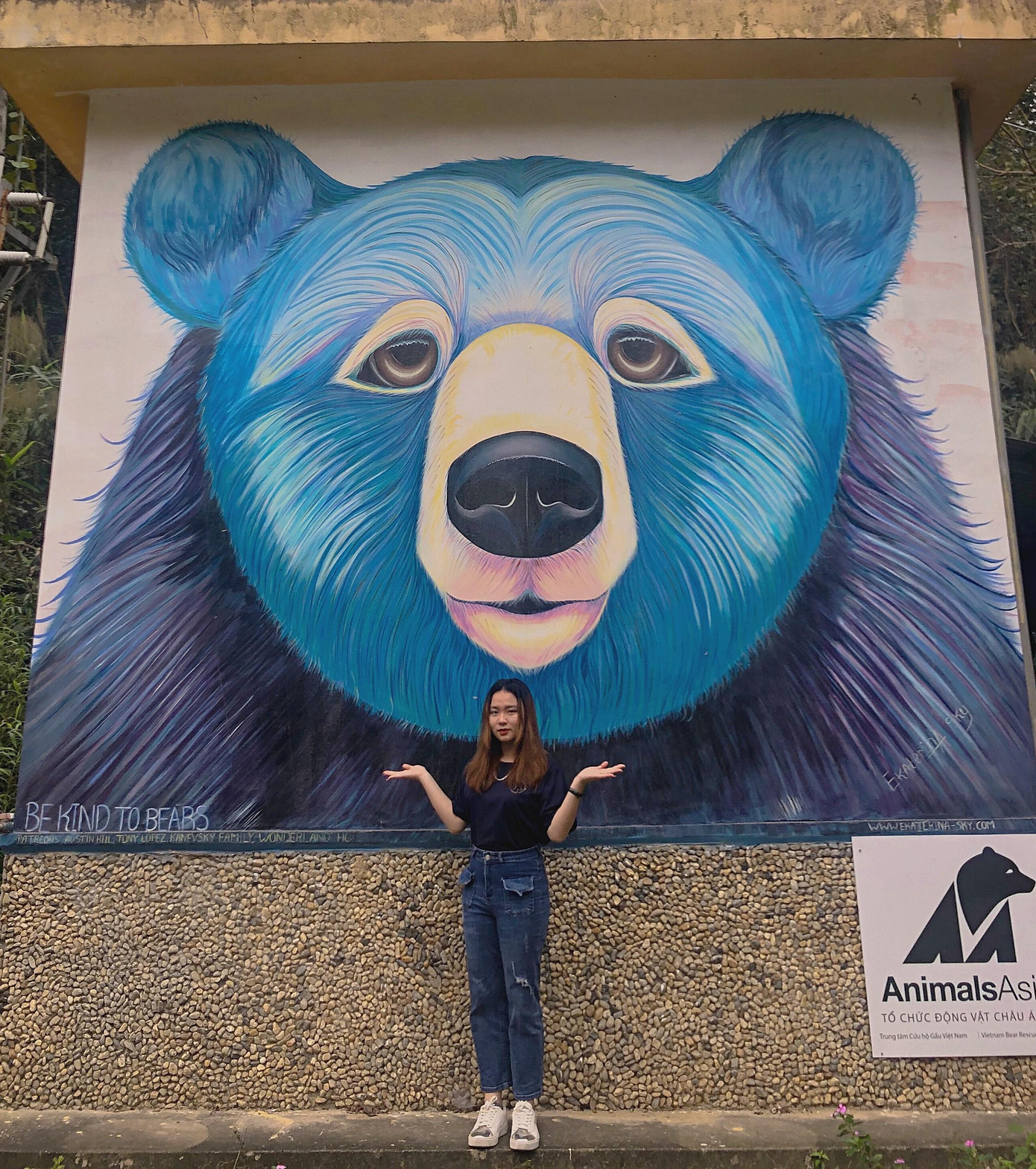 Ngọc Anh có cơ hội được làm việc cùng các Tổ chức Phi chính phủ. Ngọc Anh có cơ hội được làm việc cùng các Tổ chức Phi chính phủ.