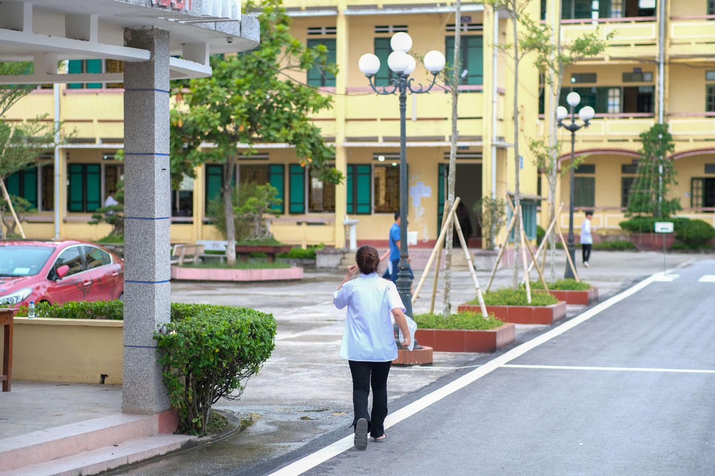 Nhiều thí sinh đến sát giờ thi.