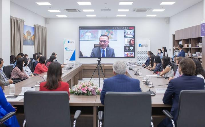 Ông Vũ Quang Minh, Đại sứ Việt Nam tại Cộng hòa Liên bang Đức phát biểu tại buổi lễ. Ảnh: Hữu Sơn Ông Vũ Quang Minh, Đại sứ Việt Nam tại Cộng hòa Liên bang Đức phát biểu tại buổi lễ. Ảnh: Hữu Sơn