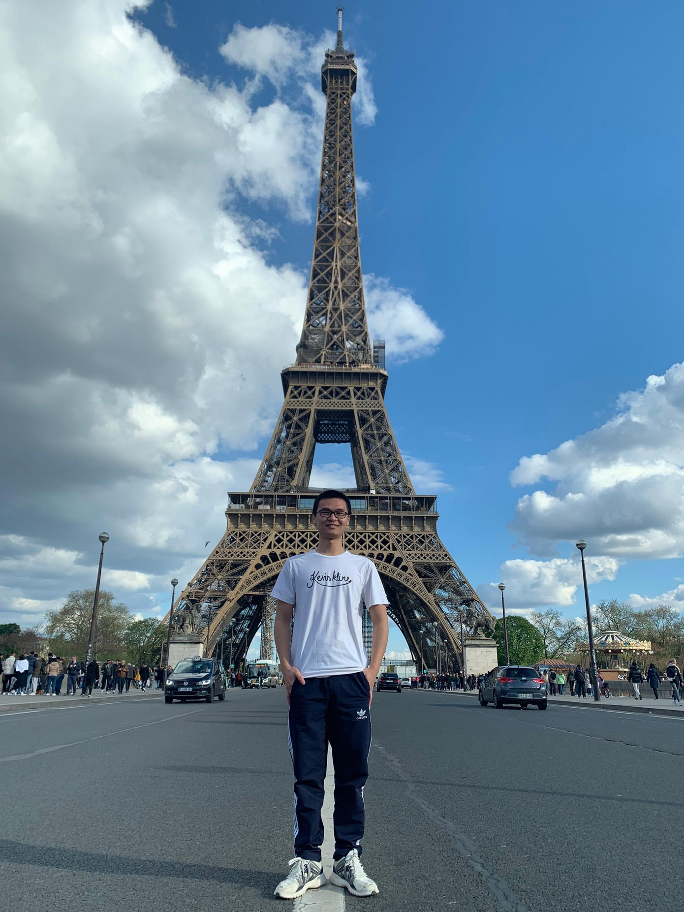 Ở Pháp, Gia Bảo không khỏi nhớ đến không khí rước đèn phá cỗ nơi quê nhà. Ở Pháp, Gia Bảo không khỏi nhớ đến không khí rước đèn phá cỗ nơi quê nhà.