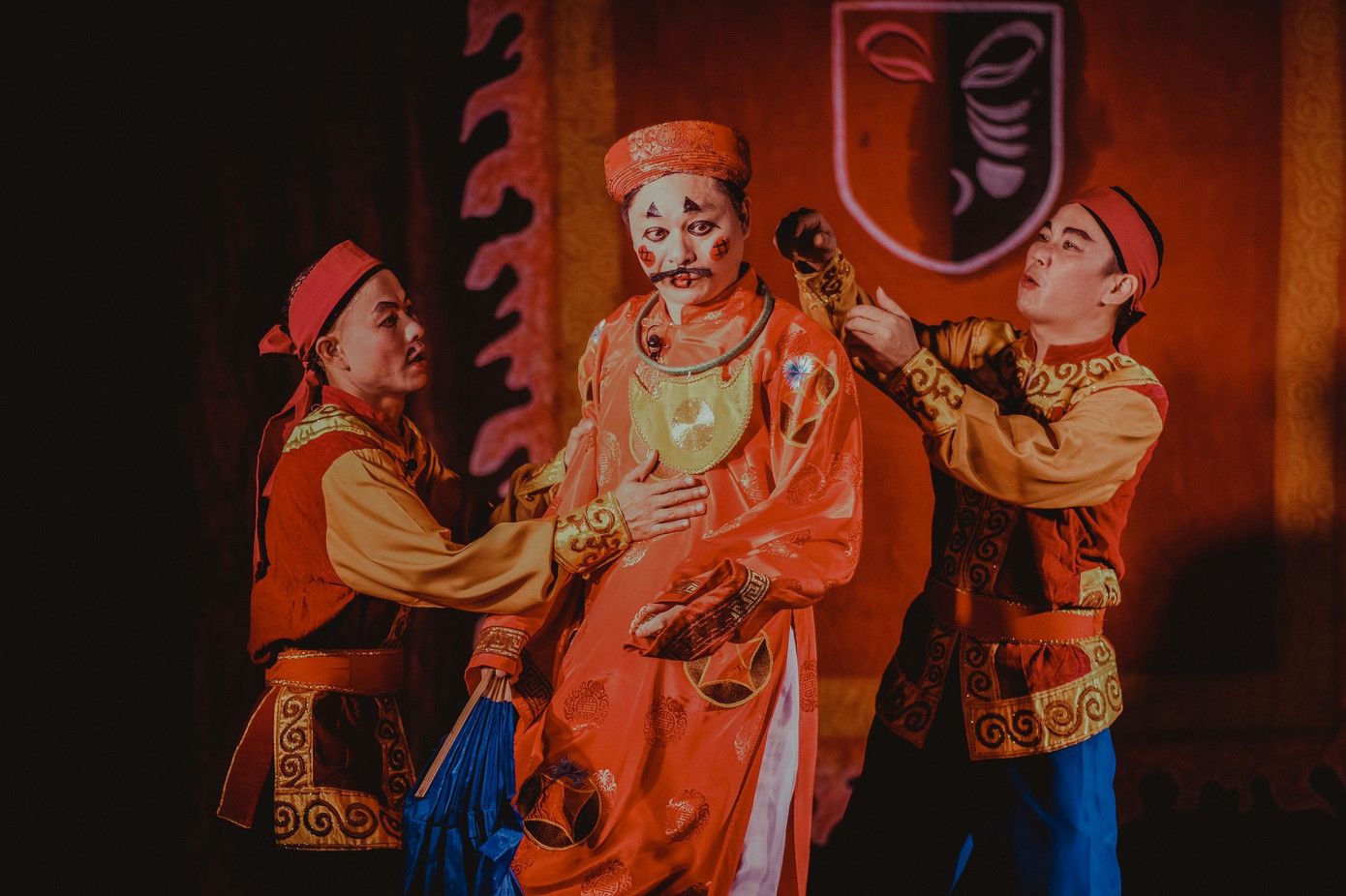 Buổi diễn vào thứ 6 và Chủ Nhật hằng tuần của các diễn viên Nhà hát Tuồng Việt Nam.