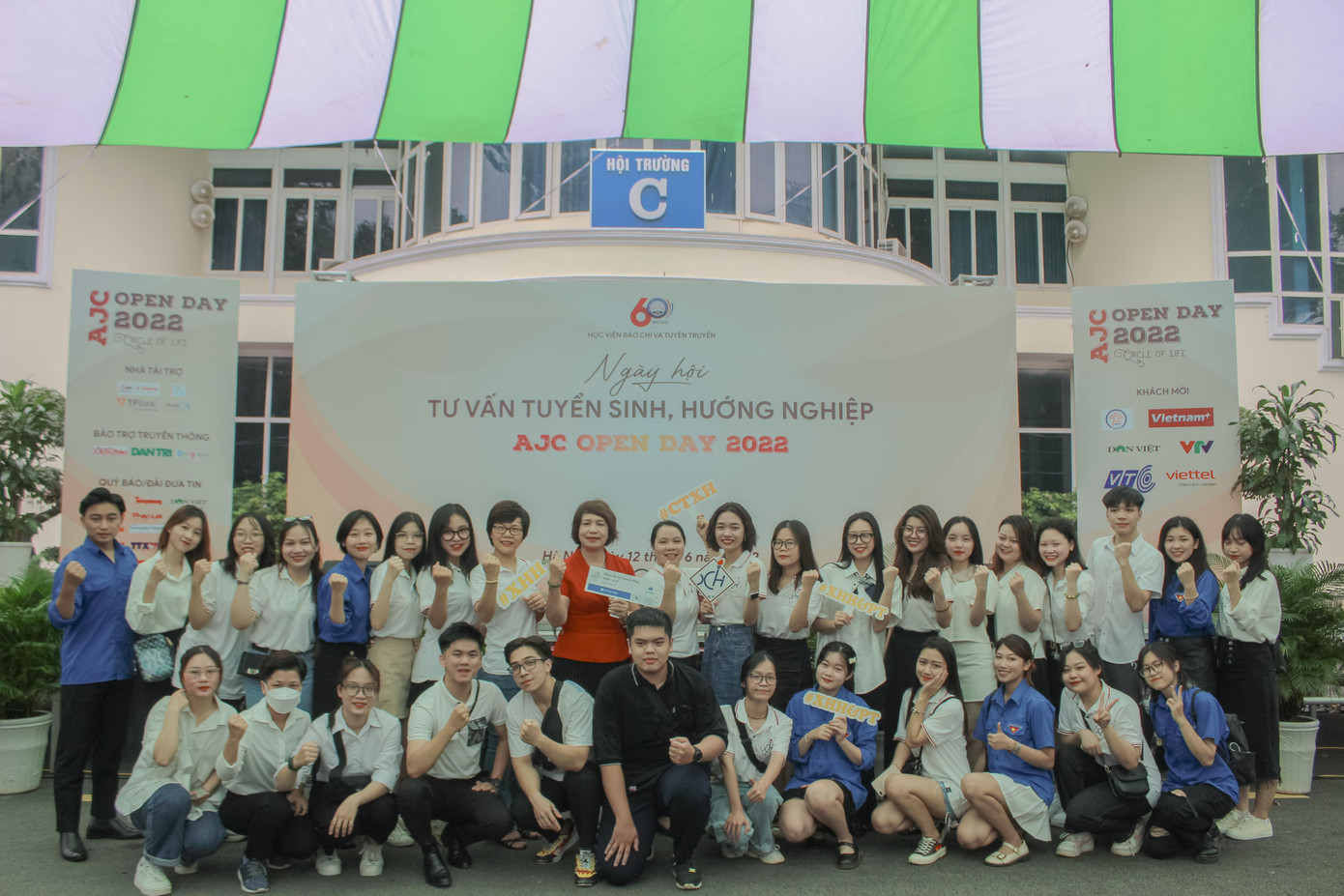 Khoa Xã hội học và Phát triển tham gia ngày hội Tư vấn tuyển sinh, hướng nghiệp 2022. Khoa Xã hội học và Phát triển tham gia ngày hội Tư vấn tuyển sinh, hướng nghiệp 2022.