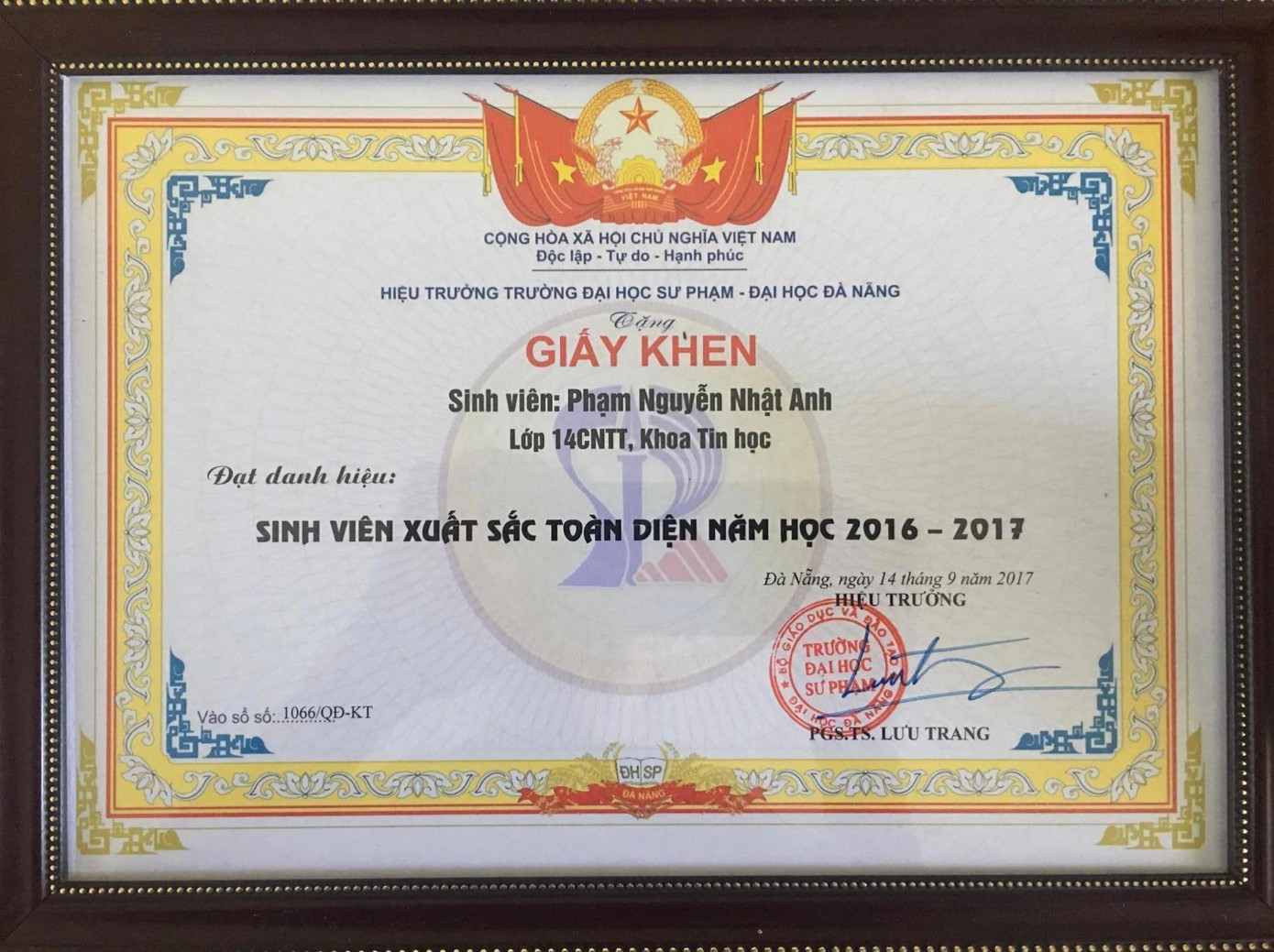 Nhật Anh đạt danh hiệu Sinh viên xuất sắc toàn diện năm học 2016 - 2017.