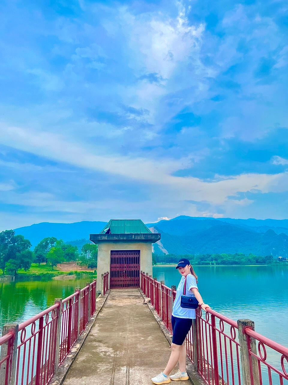 Thùy Linh chia sẻ: "Thời sinh viên không hai lần trở lại nên đừng ngại ngùng mà hãy mạnh dạn dấn thân." Thùy Linh chia sẻ: "Thời sinh viên không hai lần trở lại nên đừng ngại ngùng mà hãy mạnh dạn dấn thân."