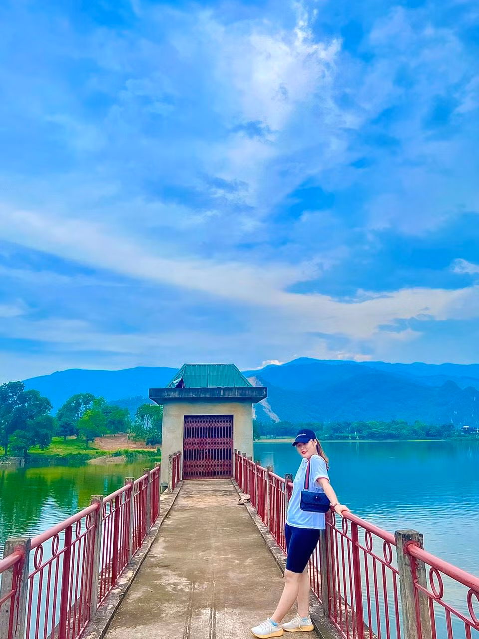 Thùy Linh chia sẻ: "Thời sinh viên không hai lần trở lại nên đừng ngại ngùng mà hãy mạnh dạn dấn thân."