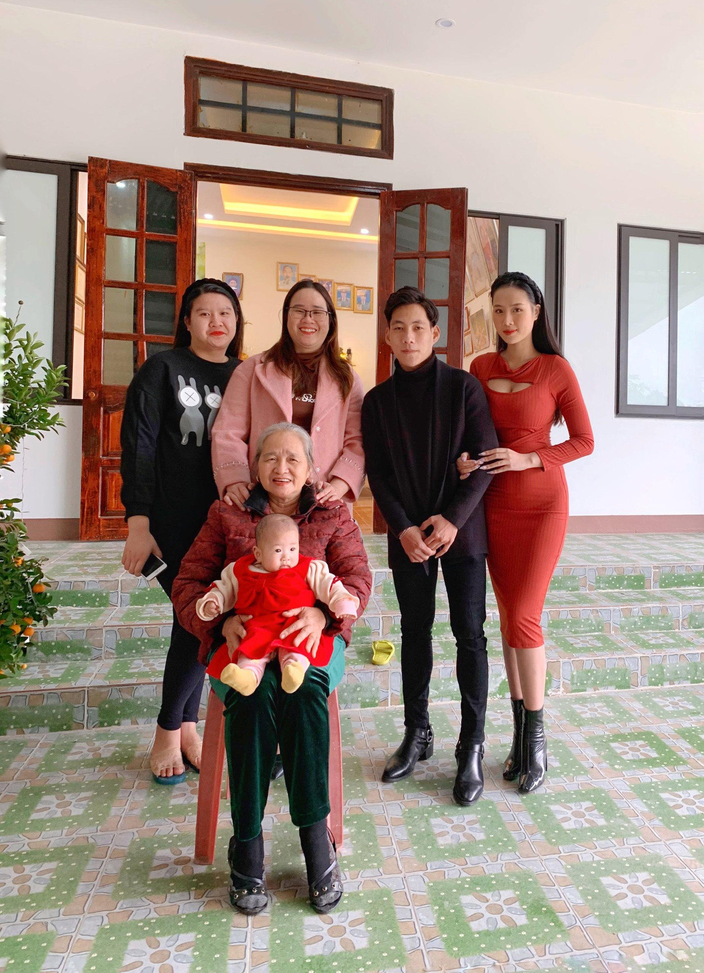 Ánh Tuyết hạnh phúc khi có gia đình luôn ở bên, động viên và chia sẻ mọi thứ.