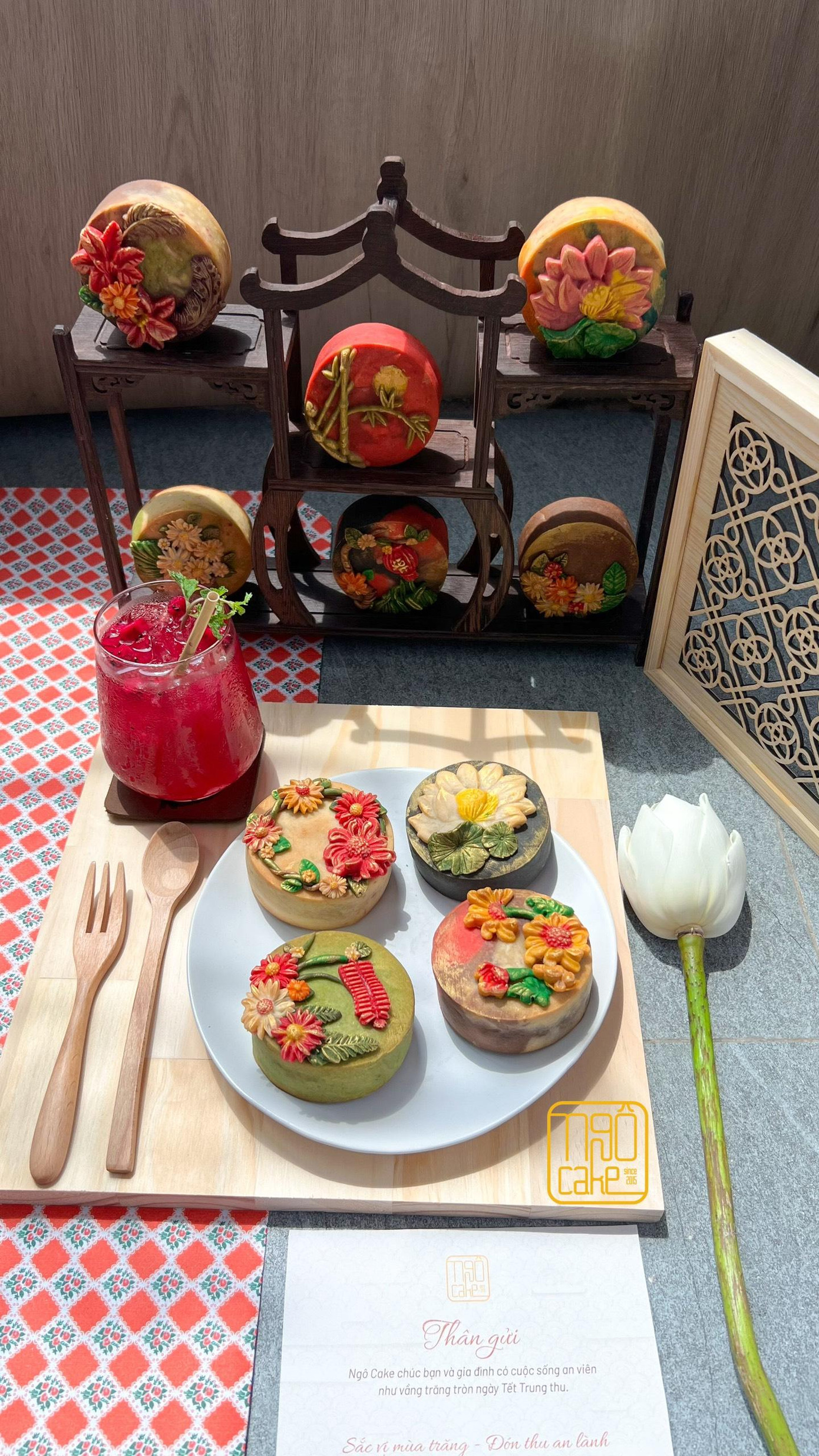 Bánh Trung thu hiện đại với nhiều hình dáng bắt mắt, hương vị độc lạ (Ảnh: Thu Hương).