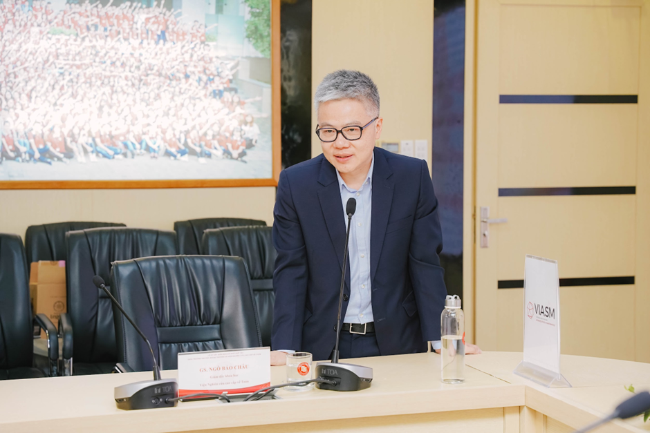 GS Ngô Bảo Châu - Giám đốc khoa học Viện Nghiên cứu cao cấp về Toán (VIASM) phát biểu tại buổi lễ.