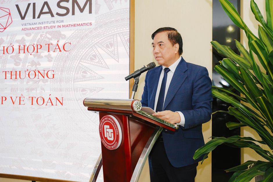 PGS. TS Bùi Anh Tuấn - Hiệu trưởng Trường Đại học Ngoại thương phát biểu tại buổi lễ.